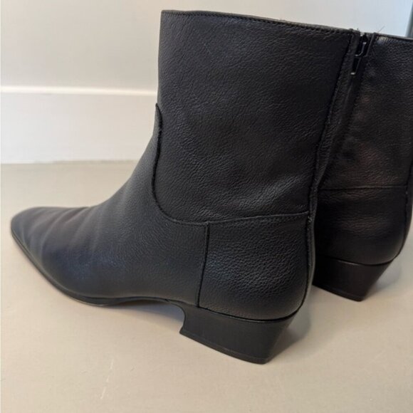 Steve Madden 'Dusty' Leather Booties | Size 7 | Chic & Lightweight | Like New - Picture 9 of 14